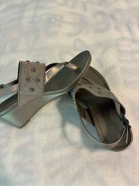 Simply Vera Women's Metallic Gray Wedge Sandals with Stud Detail